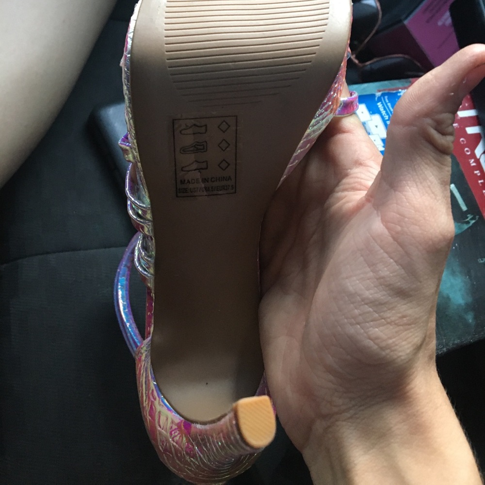 High Heals - Picture 3 of 7